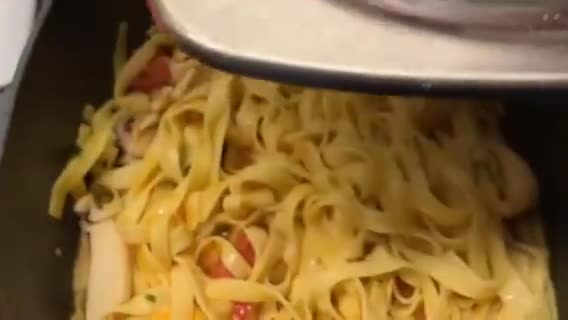 Foto del passaggio 7 della ricetta Tagliatelle seppie e moscardini