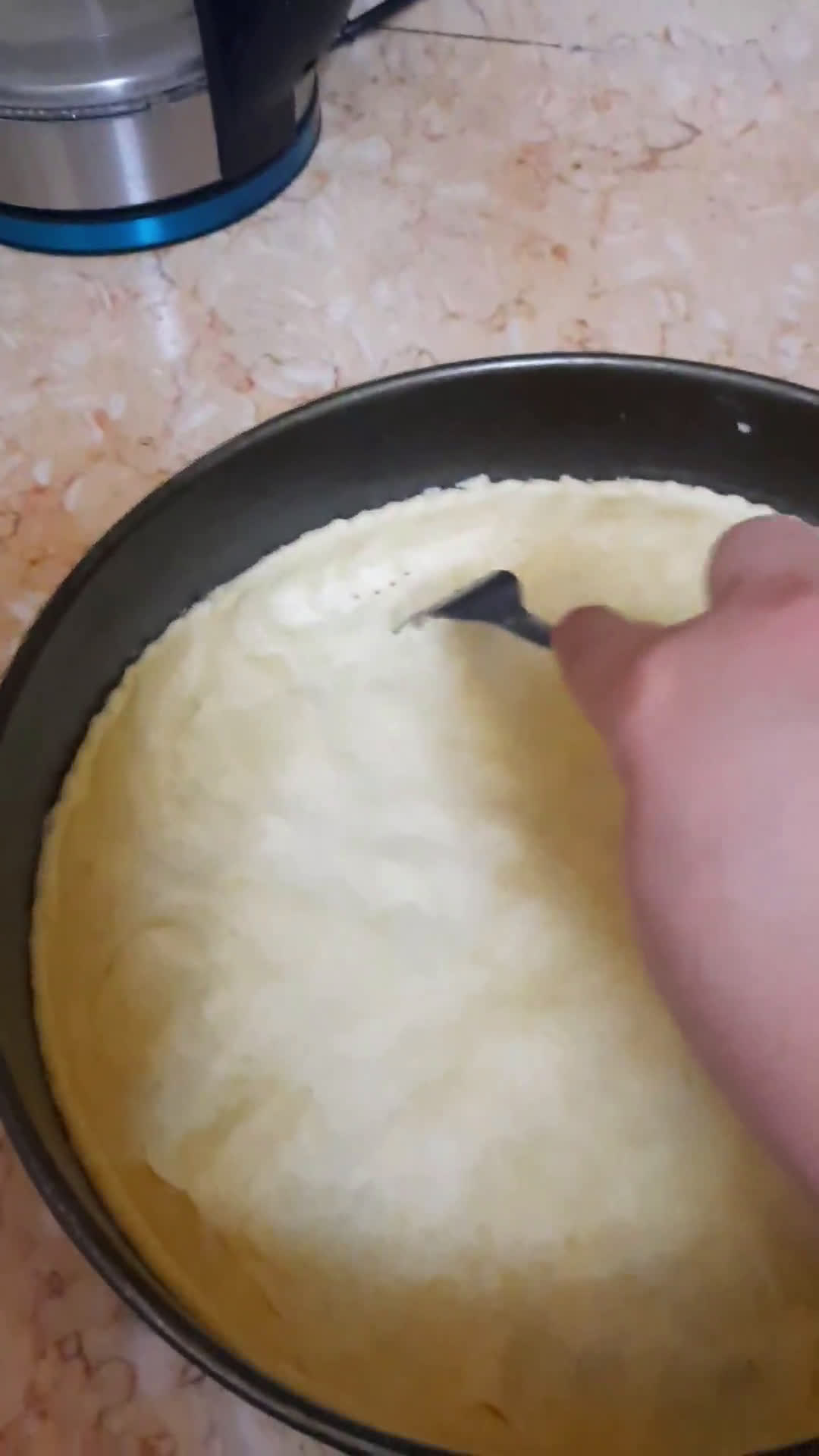 صورة لخطوة 6 من وصفة الكيش بحشوة الدجاج والفطر 🥧🍄