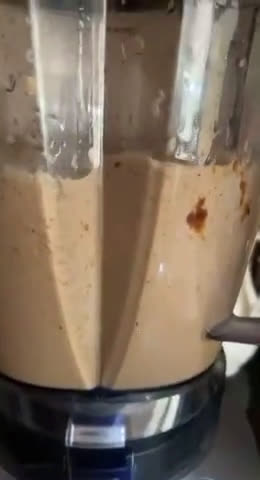 صورة لخطوة 1 من وصفة كيكة التمر الهشه 😋