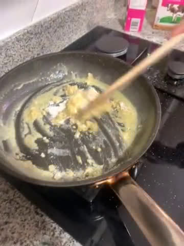 Foto del paso 2 de la receta: Masa de croquetas de pollo de la abuela Carmela