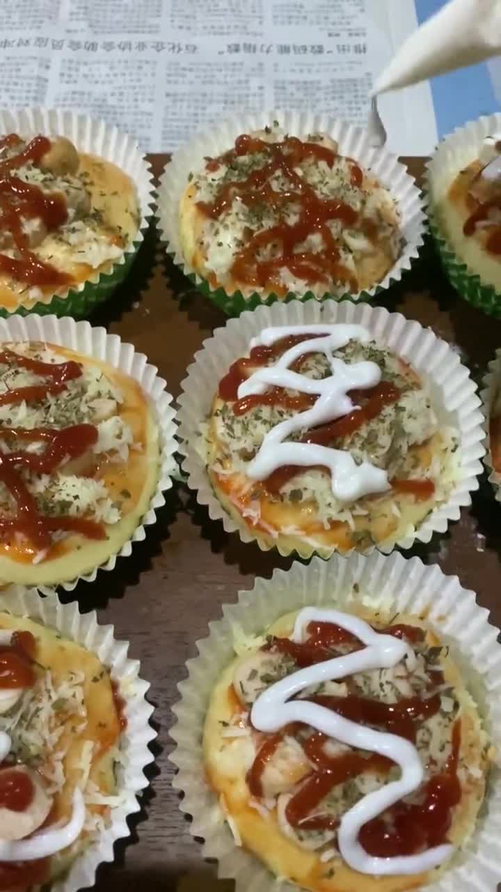 Foto langkah ke 6 dari resep Mini Pizza Empuk.
