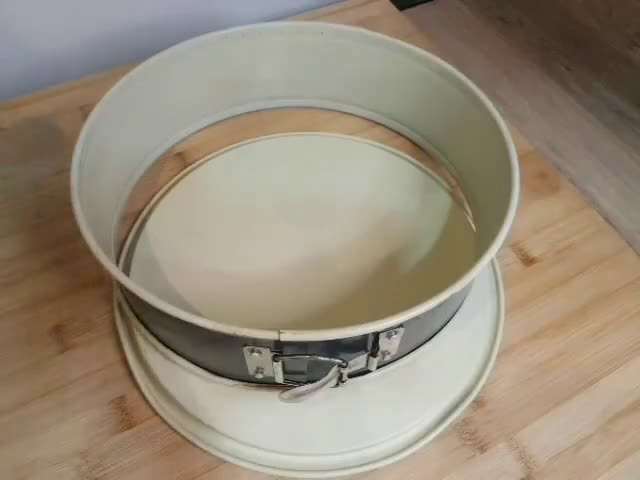 Une image de l'étape 3 de RECETTE DE BASE de quiche lorraine maison simple et délicieuse.
