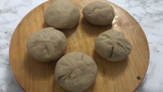 A picture of step 4 of Paneer potato paratha.