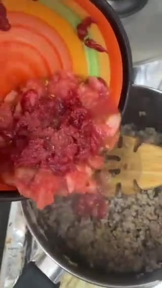 صورة لخطوة 1 من وصفة -لازانيا باللحم وصوص البشاميل اللذيذ 🍝😋!