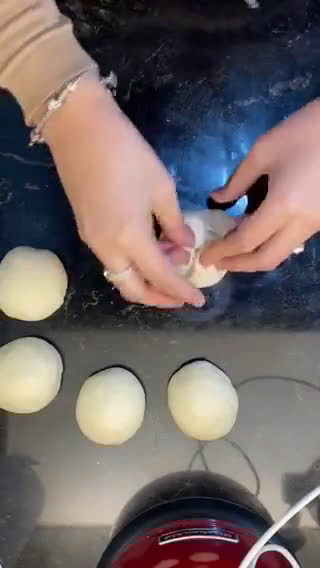 Foto del paso 3 de la receta: Pebete (o pebetito 😅) de salame y queso
