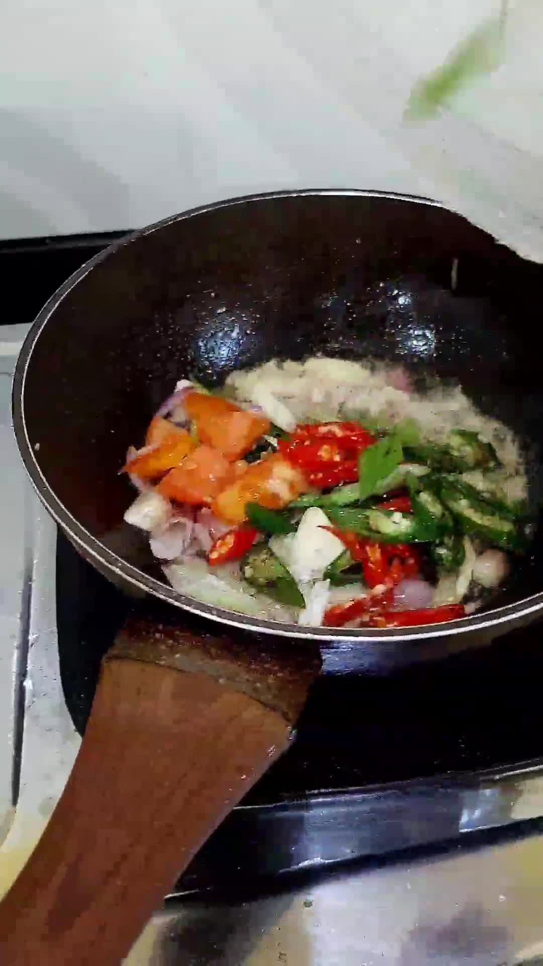 Foto langkah ke 2 dari resep Tumis Toge Tahu Teri Kecombrang (420).