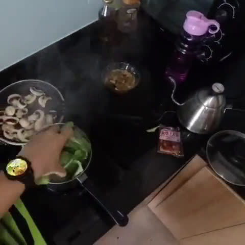 Foto langkah ke 6 dari resep Mie Ayam Jamur Rumahan (step video).