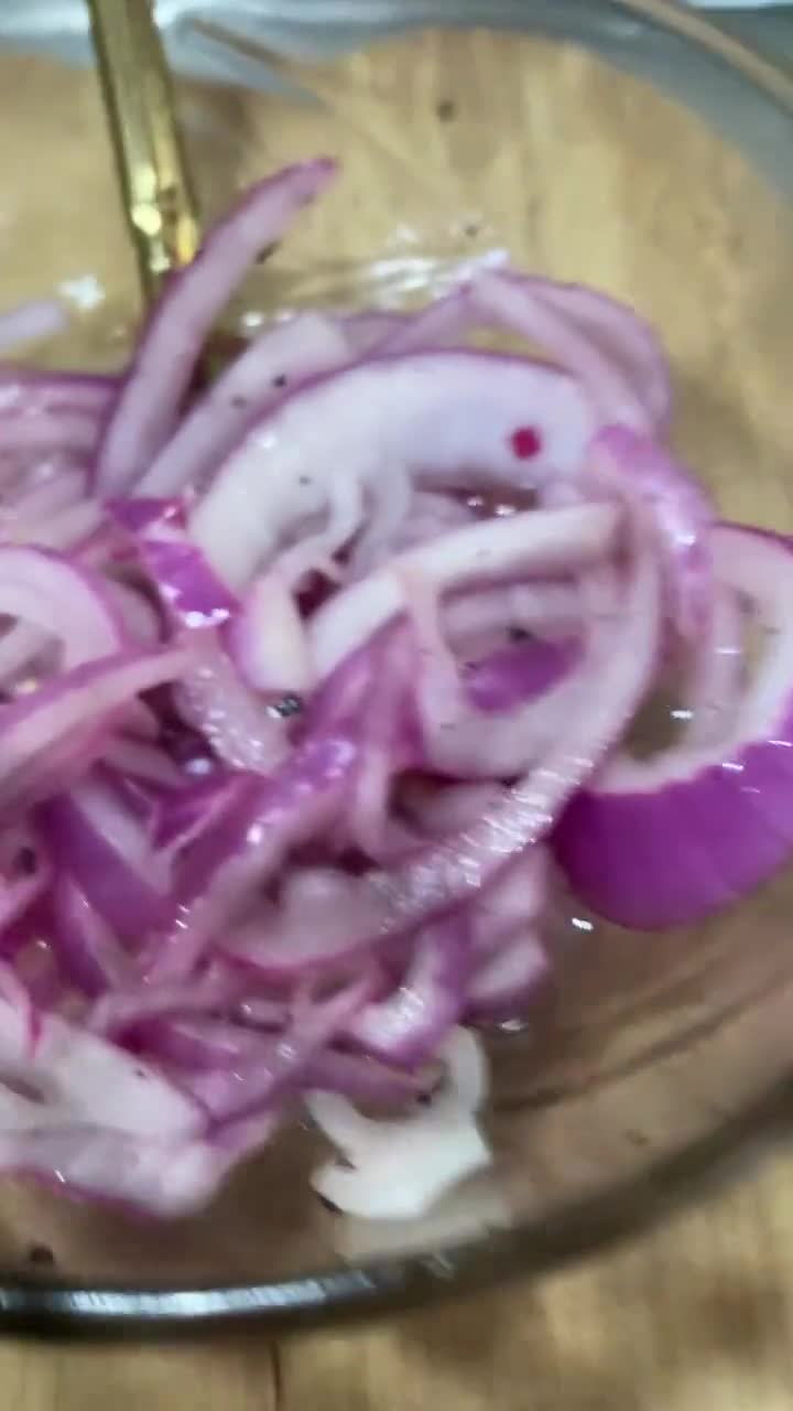 Foto del paso 4 de la receta: Cebollas Desflemadas con Sal de Grano y Pimienta Molida