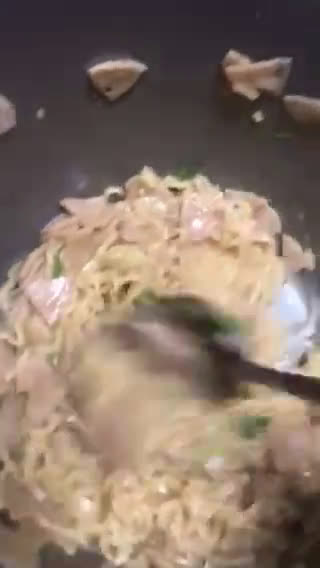 Foto langkah ke 2 dari resep Cone pangsit isi mie.