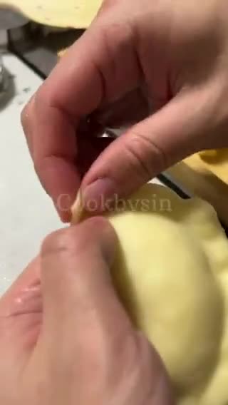 Foto langkah ke 13 dari resep Pastel Renyah isi Kentang, Wortel dan Telur.