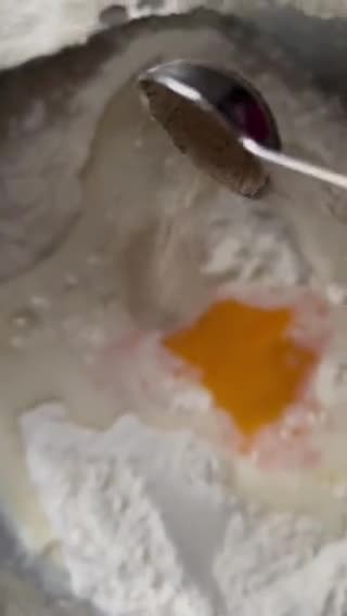 Gambar langkah 2 resipi Roti sosej simple.