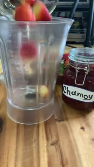 Foto del paso 1 de la receta: Smoothie de fresa escarchado con CHAMOY