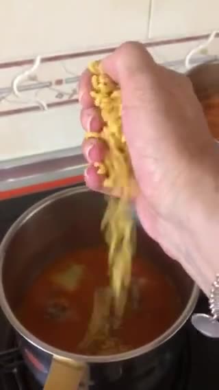 Foto del paso 8 de la receta: Aletría con alcachofas y costillejas