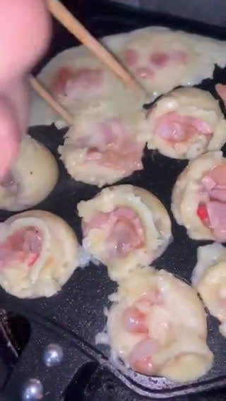 Gambar langkah 8 resipi 🇯🇵 Takoyaki~little balls of deliciousness.