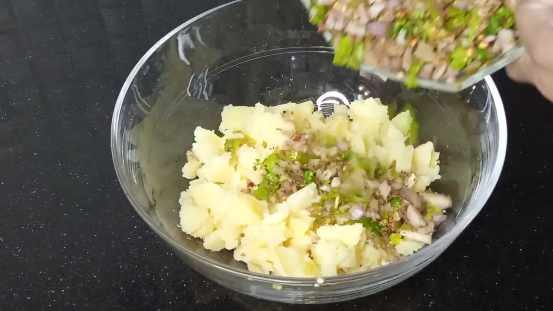 A picture of step 8 of Aloo Ke samosay.