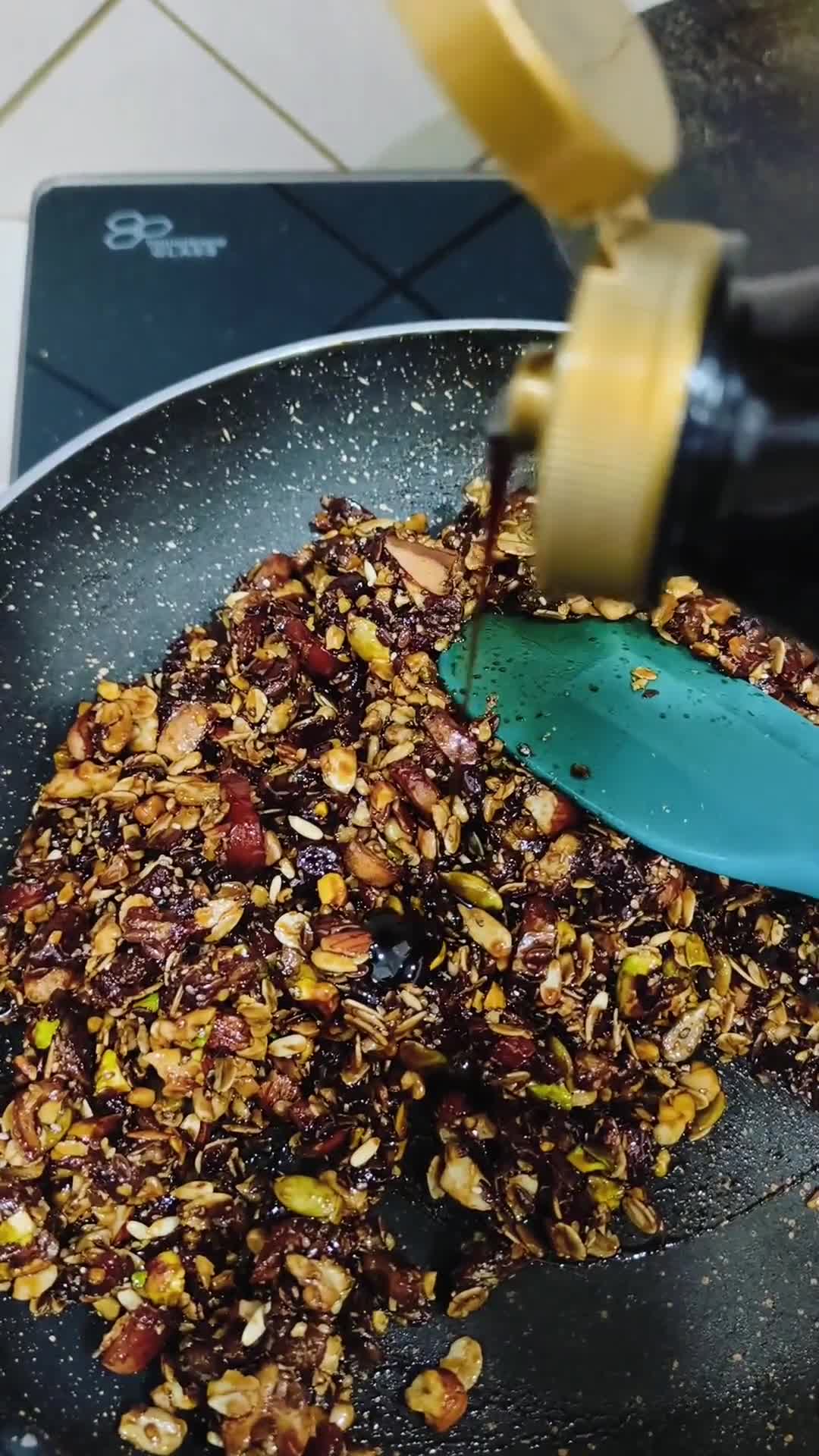 एनर्जी बाइट्स(energy bites recipe in Hindi) रेसिपी चरण 2 फोटो