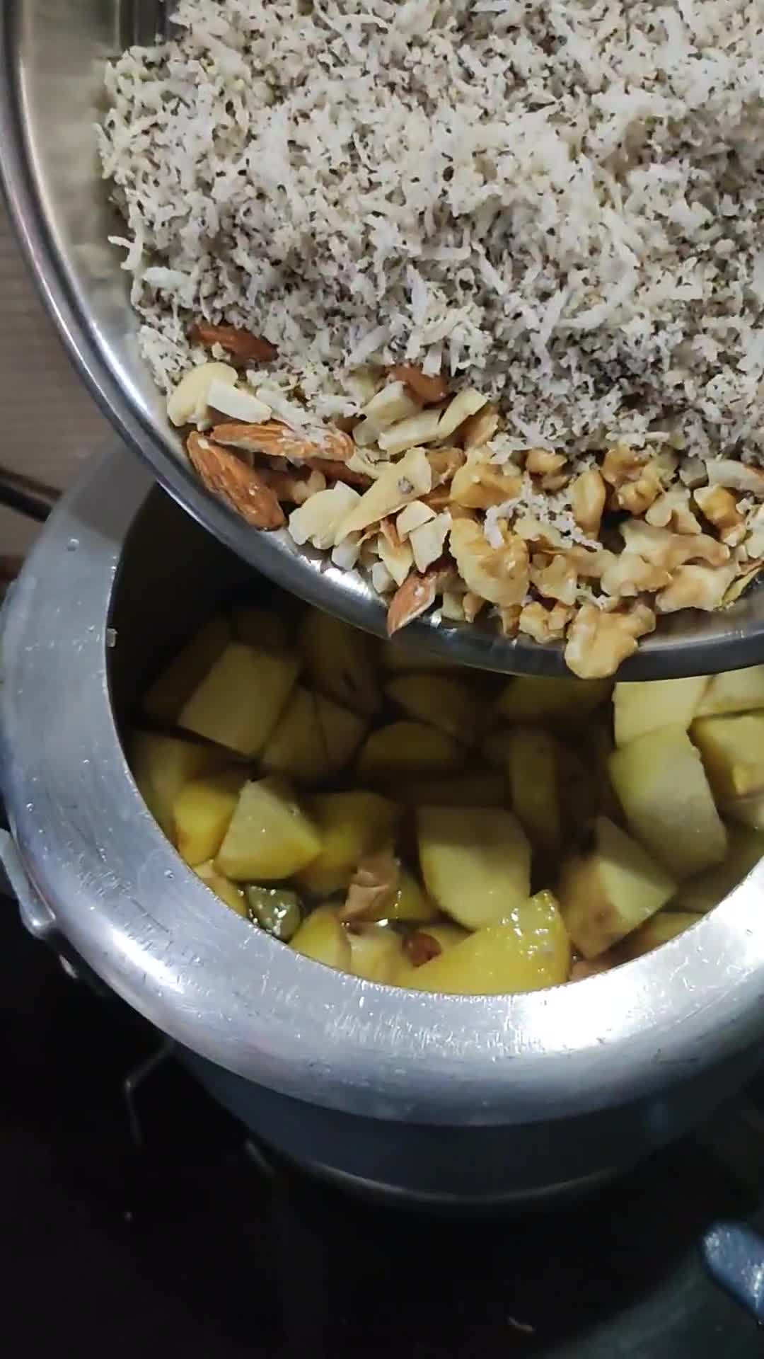 ङ्राईफ्रूटस स्वीट पोटैटो (Dryfruits sweet potato recipe in hindi) रेसिपी चरण 4 फोटो