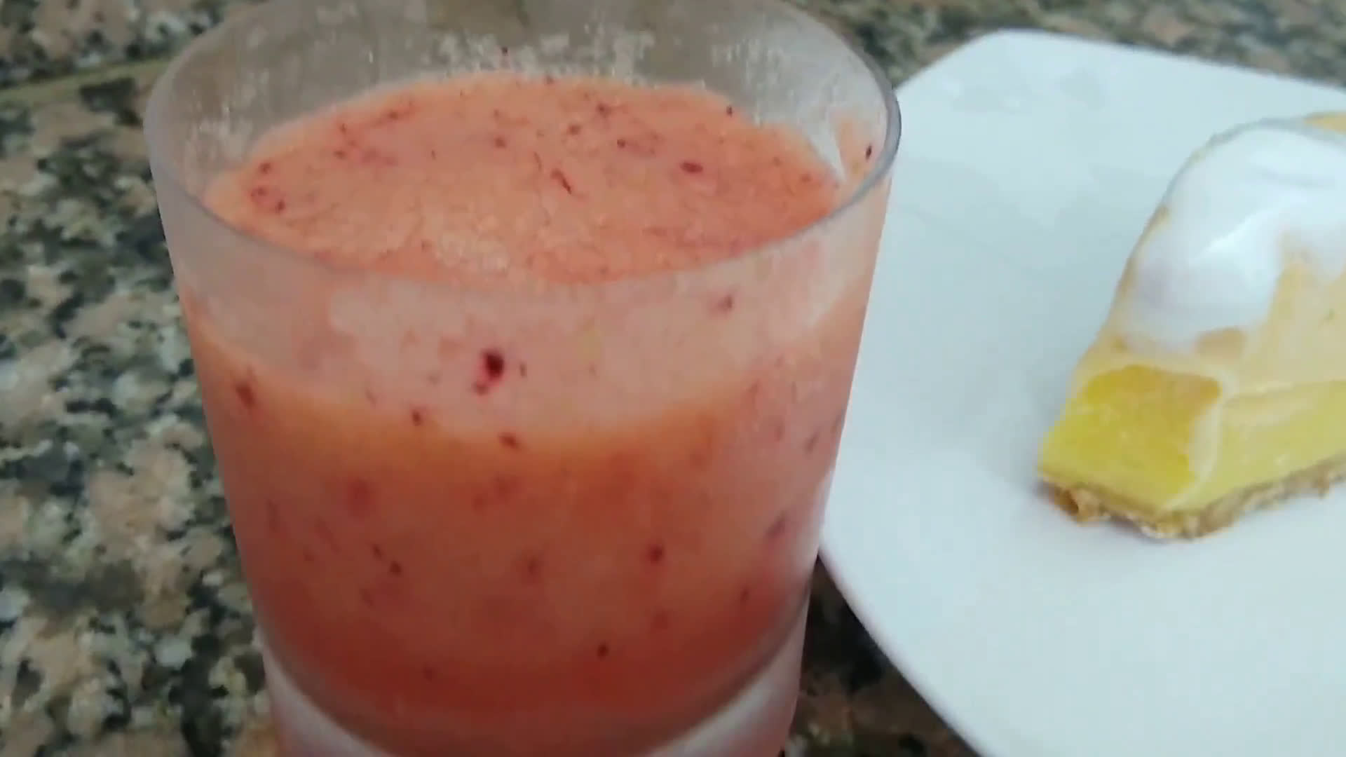 Foto del paso 1 de la receta: Licuado de ciruela, apio y manzana verde