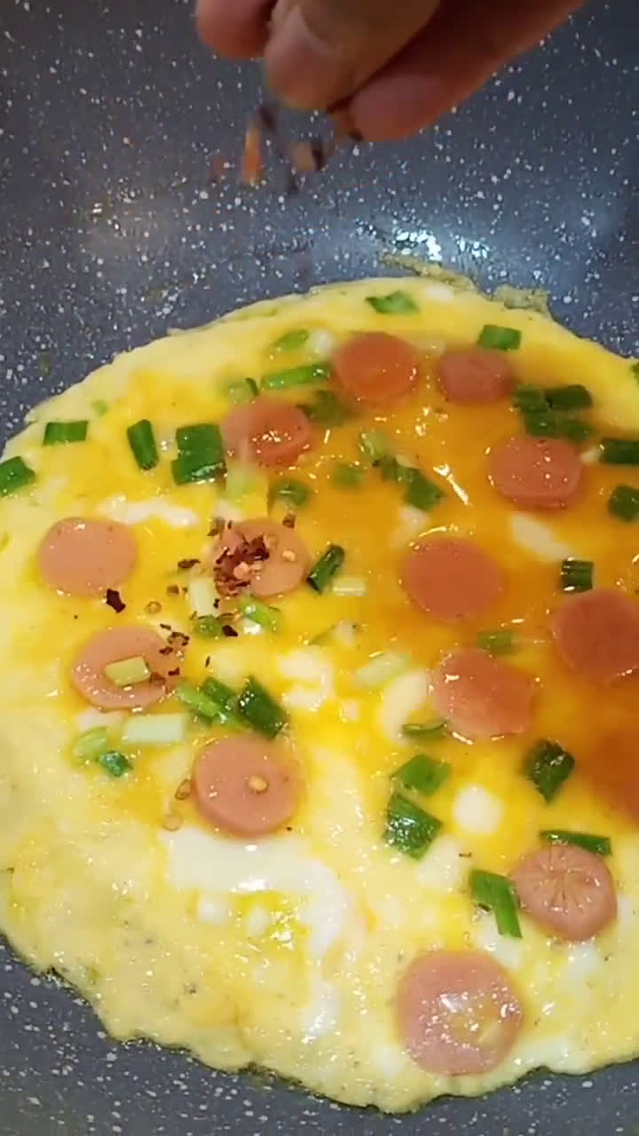 Foto langkah ke 3 dari resep Telur Dadar Sosis.