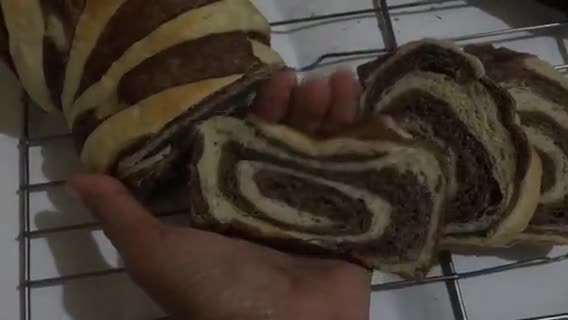 Foto langkah ke 20 dari resep Swirl Chocolate Shokupan - Eggless.