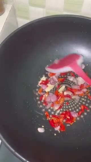 Foto langkah ke 3 dari resep Tumis buncis sosis pedas manis.