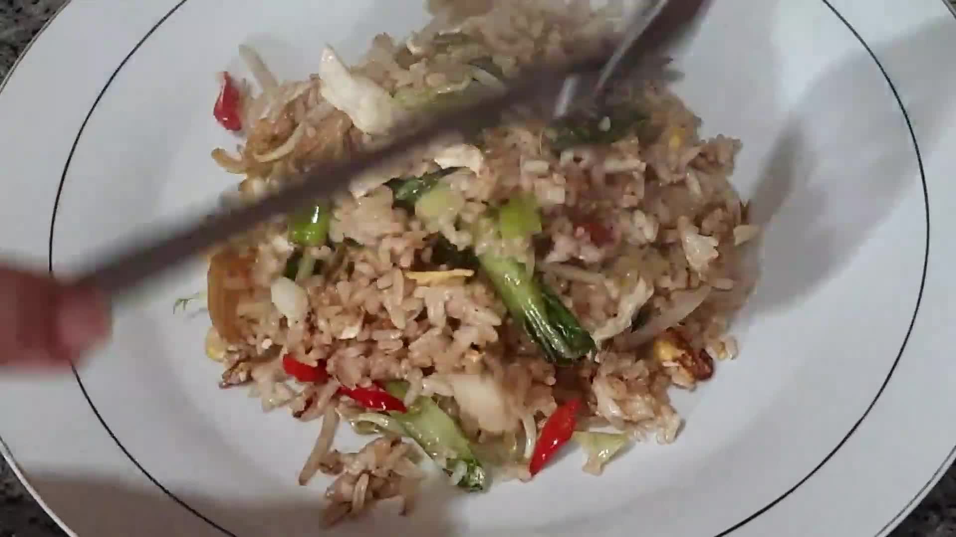 Foto langkah ke 4 dari resep Nasi goreng satset.