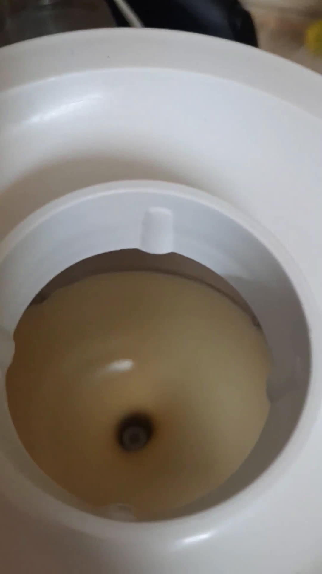 صورة لخطوة 3 من وصفة الكيكة المخملية الريد فيلفيت الشهية 🍰🍰