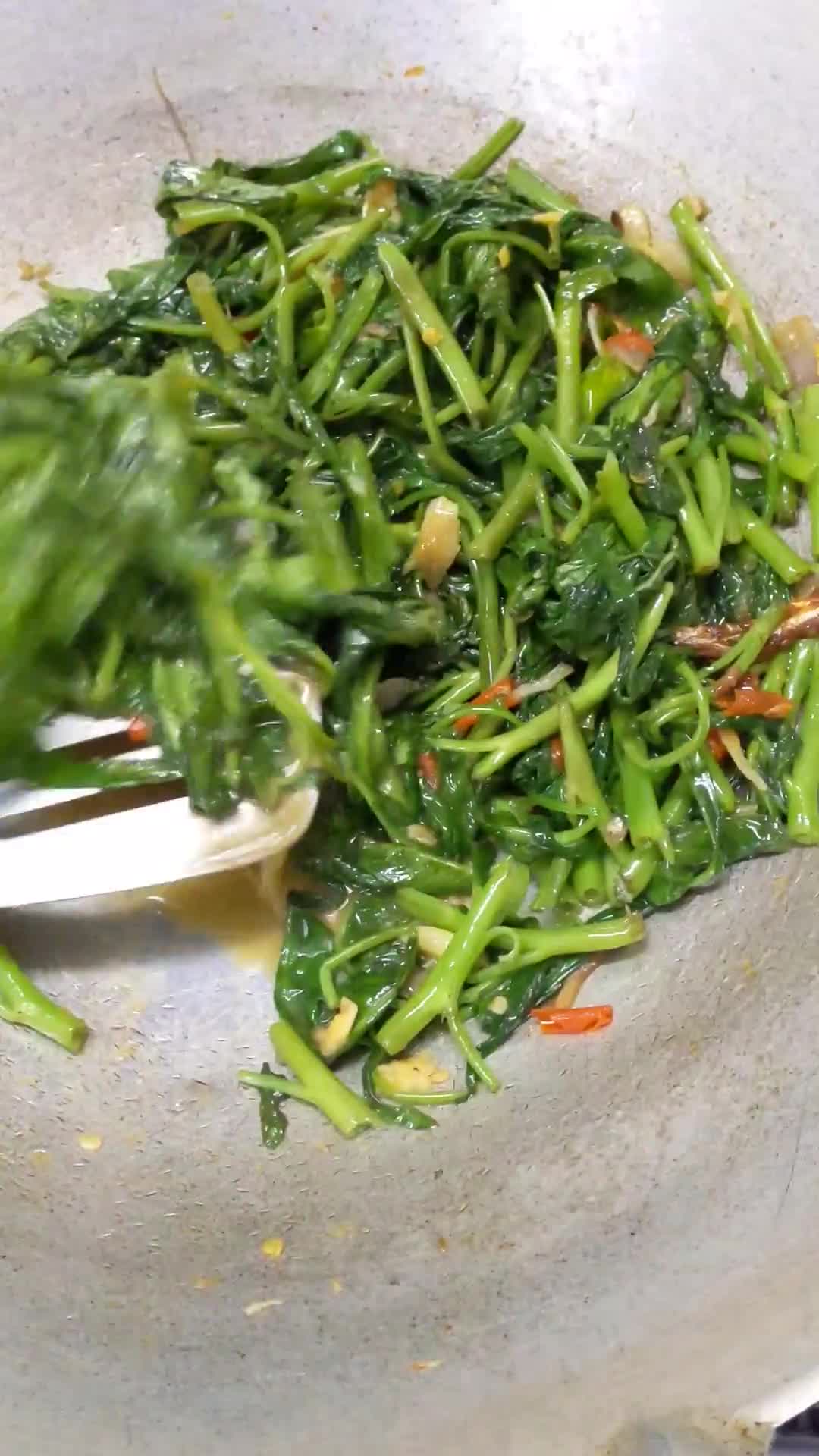 Gambar langkah 5 resipi Kangkung Belacan.