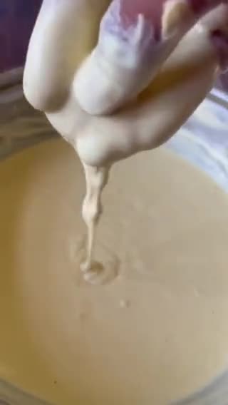 Gambar langkah 3 resipi Daun Mulberi celup tepung bersama chilli oil.