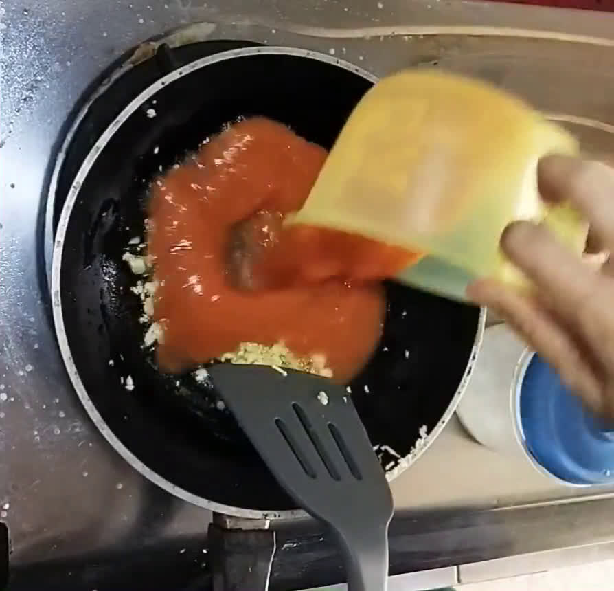 Foto langkah ke 3 dari resep Pizza Jamur.