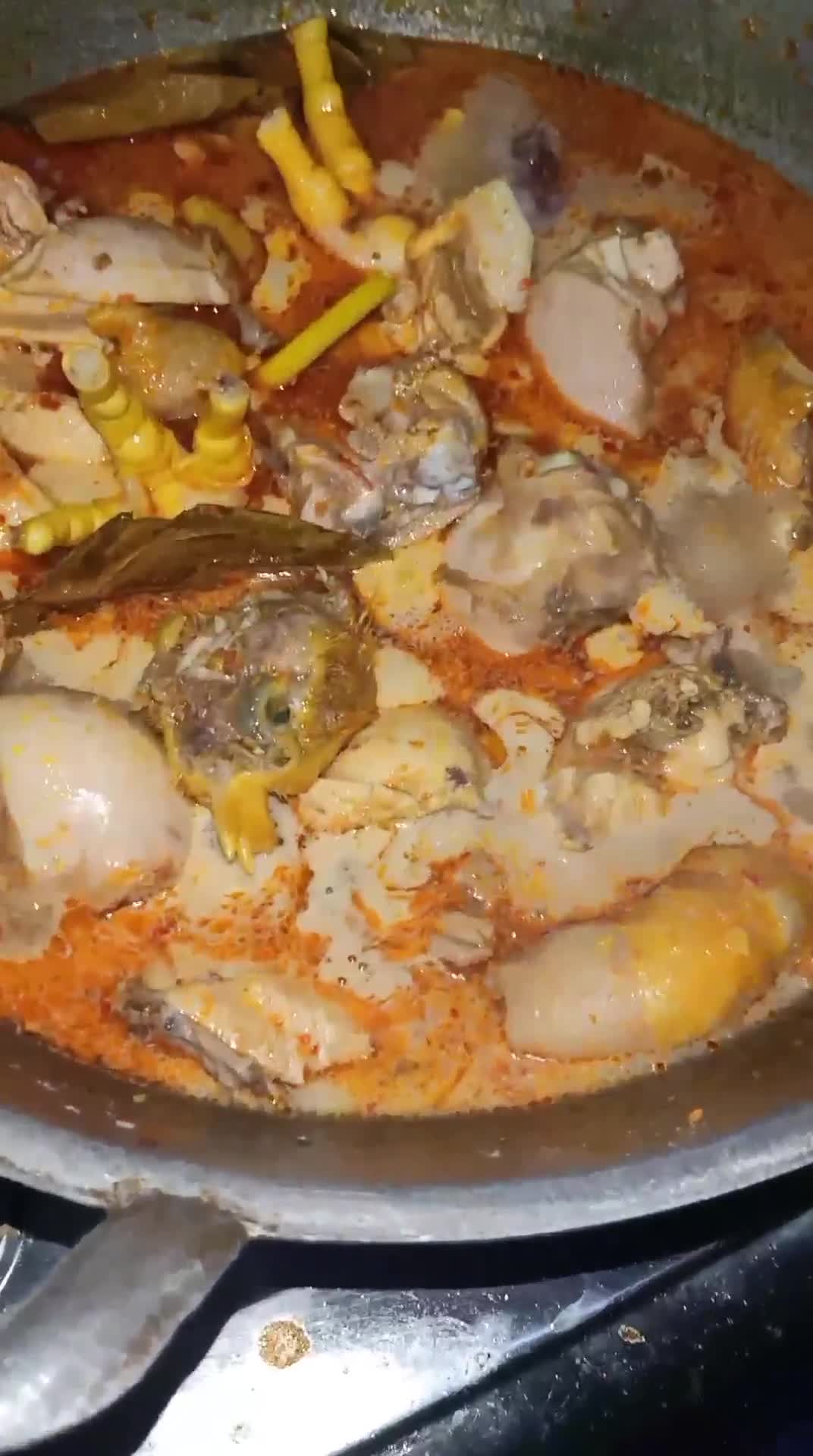 Foto langkah ke 3 dari resep Ayam bumbu kuning.