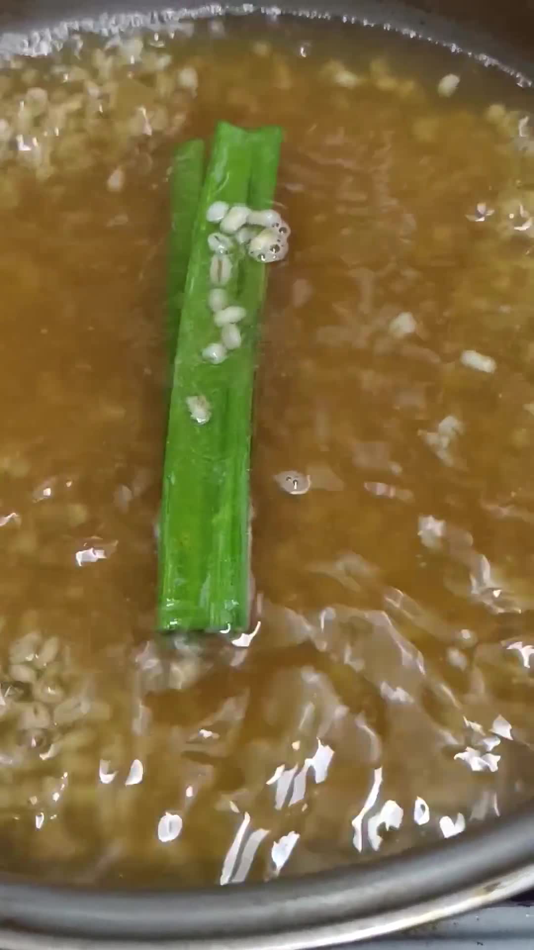 Gambar langkah 3 resipi Air Barli Pandan.