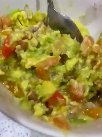 Foto langkah ke 3 dari resep Guacamole homemade.