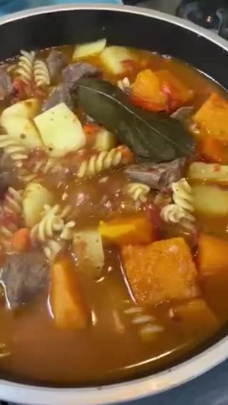 Foto del paso 4 de la receta: Guiso de fideos con carne y verduras