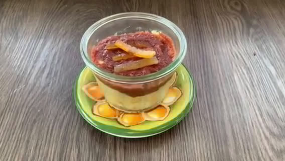 Foto del passaggio 5 della ricetta Tortino al Limone con Confettura di frutti Rossi in Vasocottura al Microonde