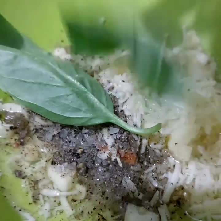 صورة لخطوة 2 من وصفة مكرونة سلاد بصوص البيستو 🍝