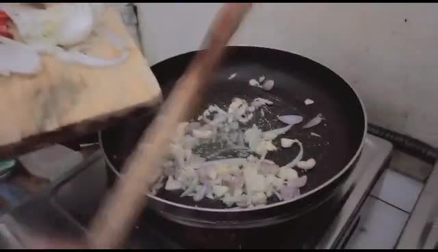 Foto langkah ke 3 dari resep Tumis kangkung rebon.