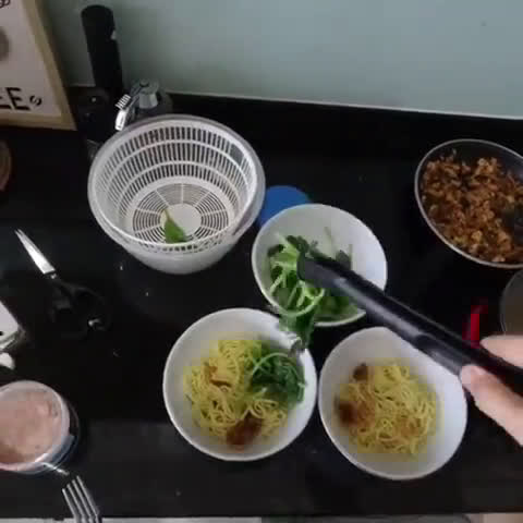 Foto langkah ke 10 dari resep Mie Ayam Jamur Rumahan (step video).