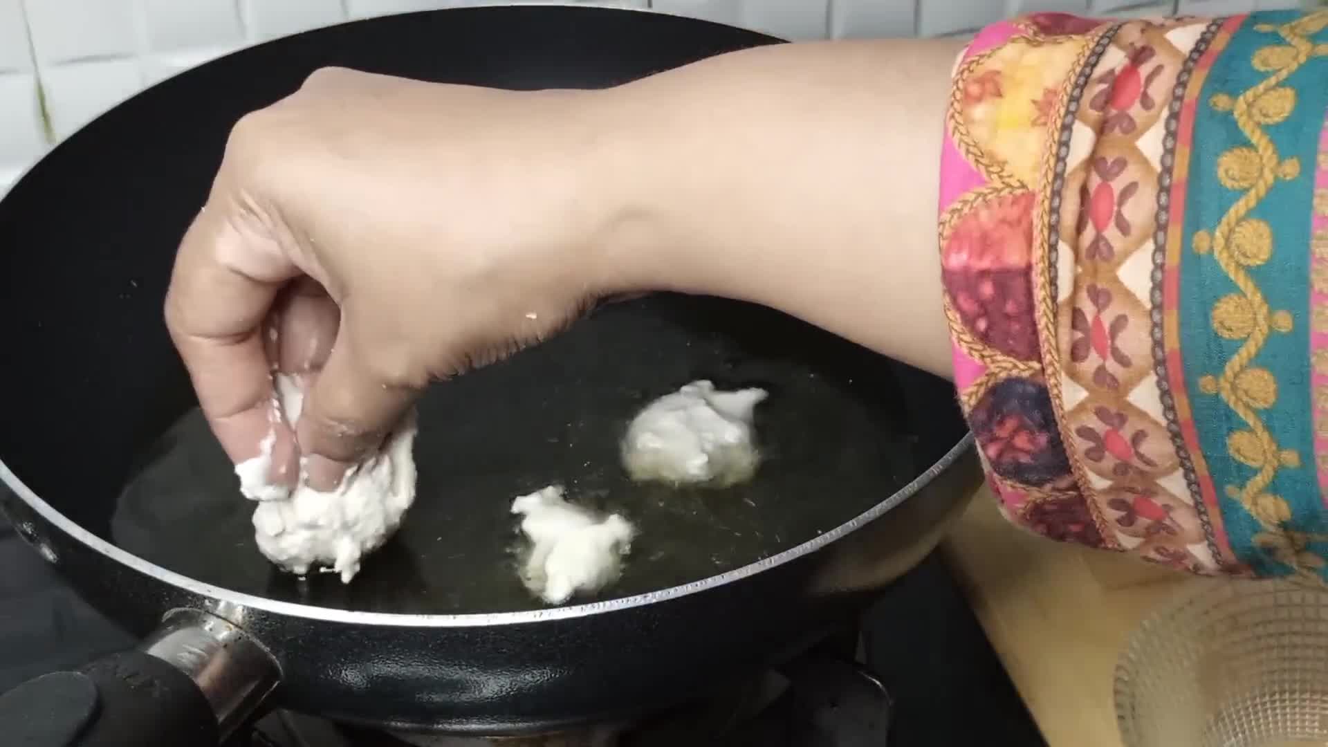 A picture of step 4 of Super soft dahi bhalla (iftar special).