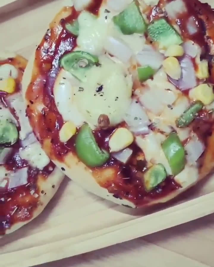 मिनी पिज़्ज़ा (mini pizza recipe in Hindi) रेसिपी चरण 5 फोटो