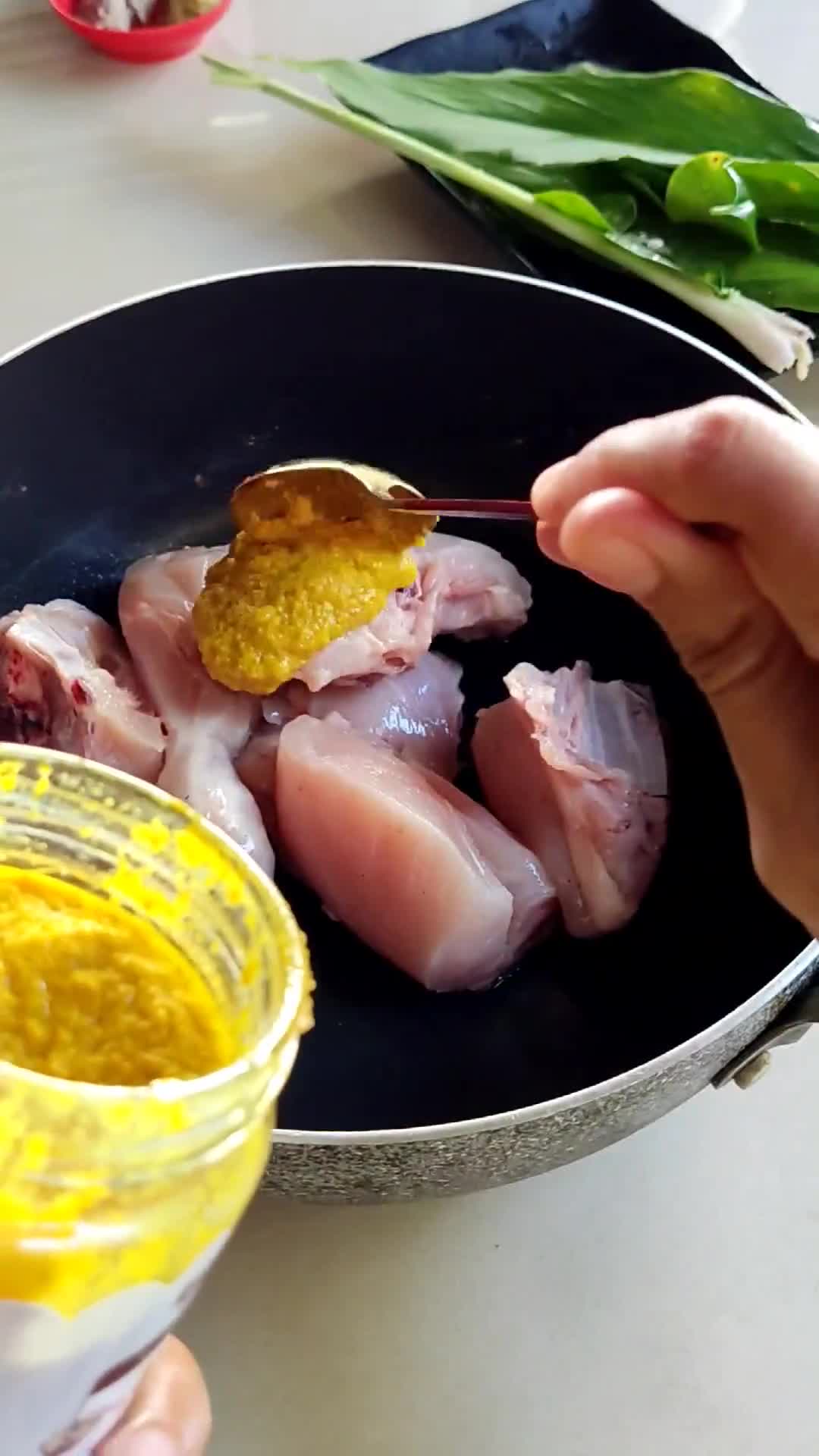 Foto langkah ke 1 dari resep Ayam Goreng Bumbu Padang.
