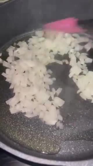 Foto del paso 1 de la receta: Lomos de Merluza y Gambas con Crema de guisantes 🫛