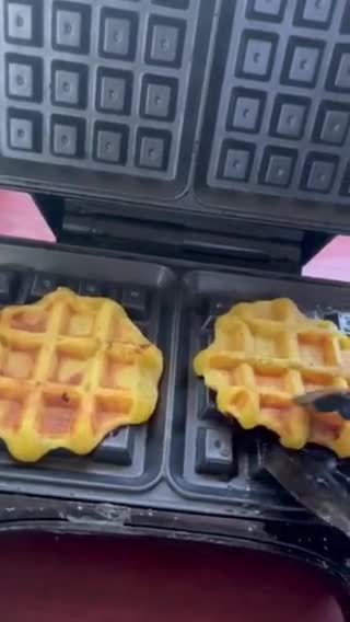 Foto langkah ke 4 dari resep Waffle ubi madu.