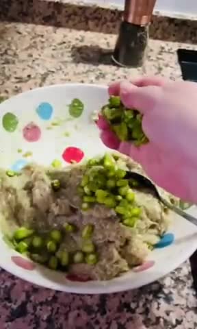 Foto del paso 3 de la receta: Hamburguesa de pollo con trigueros 🐣 🍔 🎋