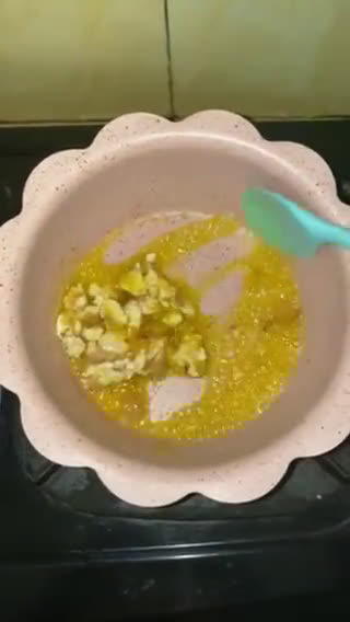 Foto langkah ke 2 dari resep MPASI 6 Bulan: Bubur Ayam Mentega.