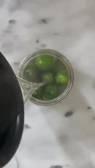 Foto del paso 2 de la receta: Pepinillos en vinagre keto