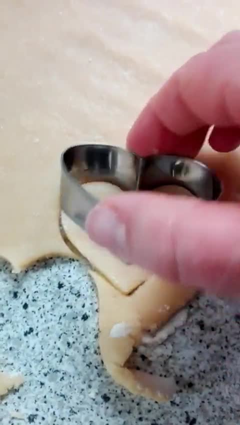 Foto del paso 3 de la receta: Corazones glaseados de galleta