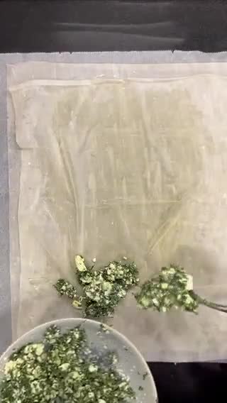 Foto del paso 4 de la receta: Spanakopita Rolls de Espincacas con queso Feta