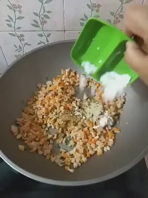 Foto langkah ke 3 dari resep 644.Miesoa Sosis Goreng (PuTel).