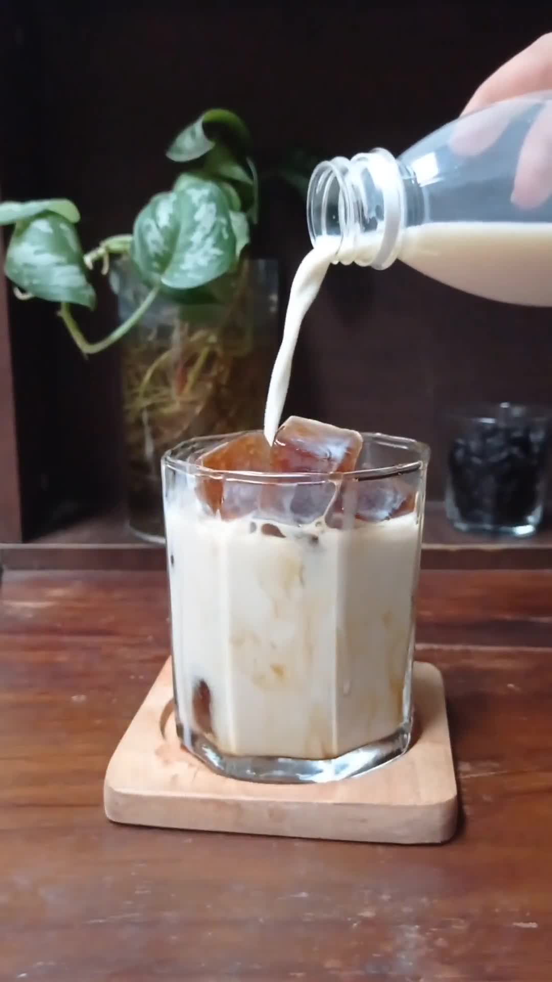 Foto langkah ke 2 dari resep Coffee Cube Latte.